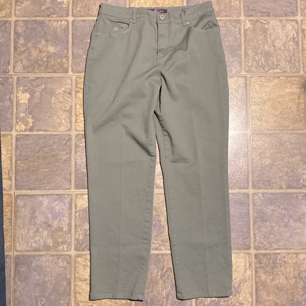 Gloria Vanderbilt Amanda Jeans size 12 Short